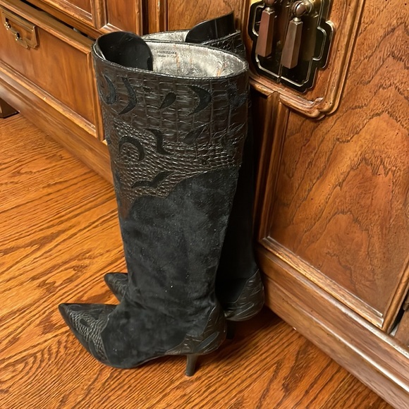 Black suede/crocodile look boots very unique! Size 9 1/2 - Picture 4 of 9